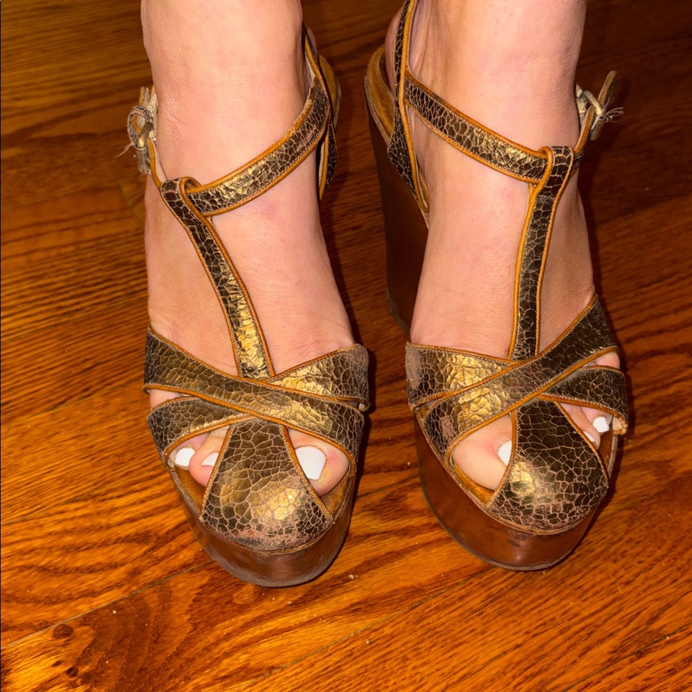 Elegant Brown and Gold Women's Sandals